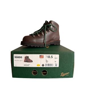 Danner Mountain Light II Boots (Model 30800) — New in Box — Size 10.5D